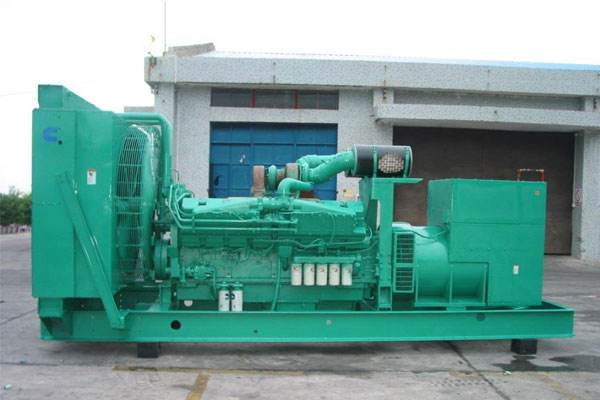 云安工厂发电机应急发电时如何更准确地检查发电机状态？