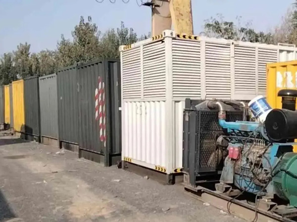 云安200KW柴油发电机机组每小时油耗是多少？