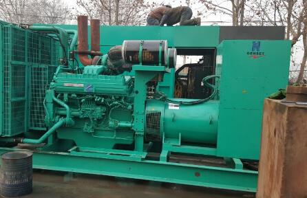 云安发电机组如何判断水冷式机油散热器内部是否需要清洗？